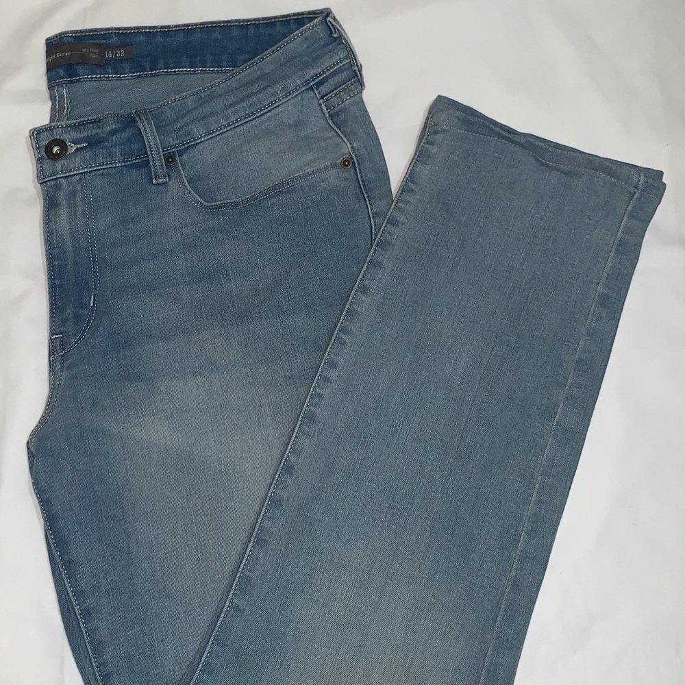 Levi Slight Curve Jeans